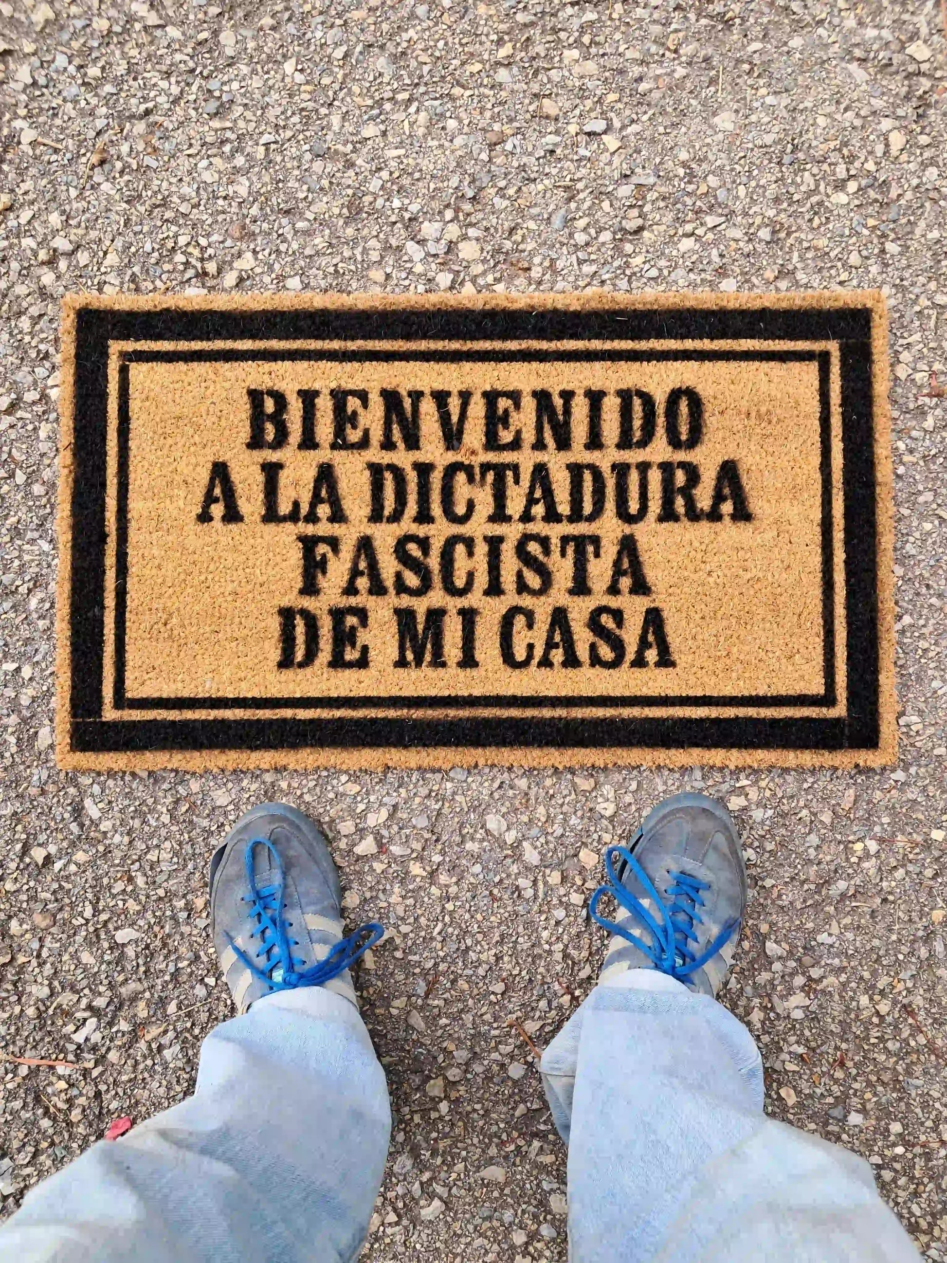 Felpudo - Bienvenido a la Dictadura Fascista de mi casa